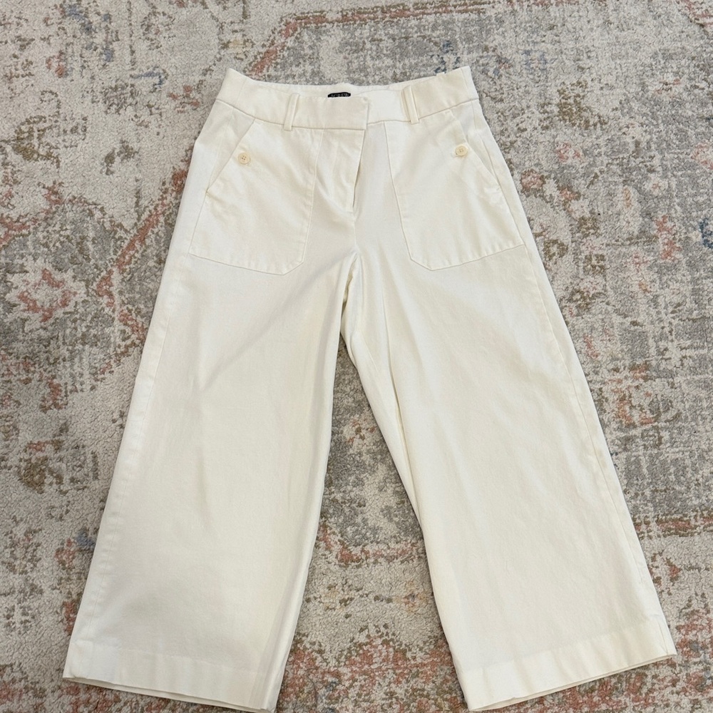 J. Crew white cropped pant , nice fabric with stretch. Great condition